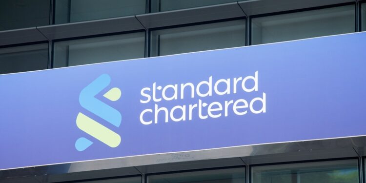 Un cartel del banco Standard Chartered.