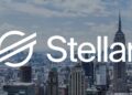 Logo de Stellar con una ciudad de fondo.