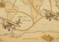 Un mapa inspirado en la cartografía antigua que muestra dos aviones transportando oro alrededor del globo.