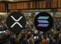 Logos de las criptomonedas XRP y solana en una vista panorámica del CME.