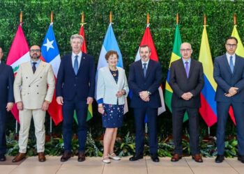 Foto en la XLIII Reunión de Presidentes de Bancos Centrales de América del Sur.