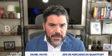 Foto de Daniel Muvdi en entrevista.