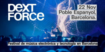 Dj, multitud, en fondo azul con logo de Dext Force