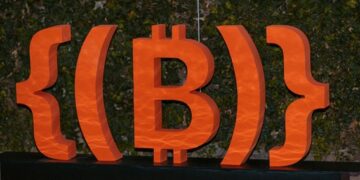 Nuevo logo deONG Bitcoin Argentina, símbolo de bitcoin en color naranja como decorativo en evento.