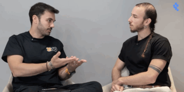 El desarrollador Sergi Delgado hablando con el periodista Iván Gómez de CriptoNoticias.