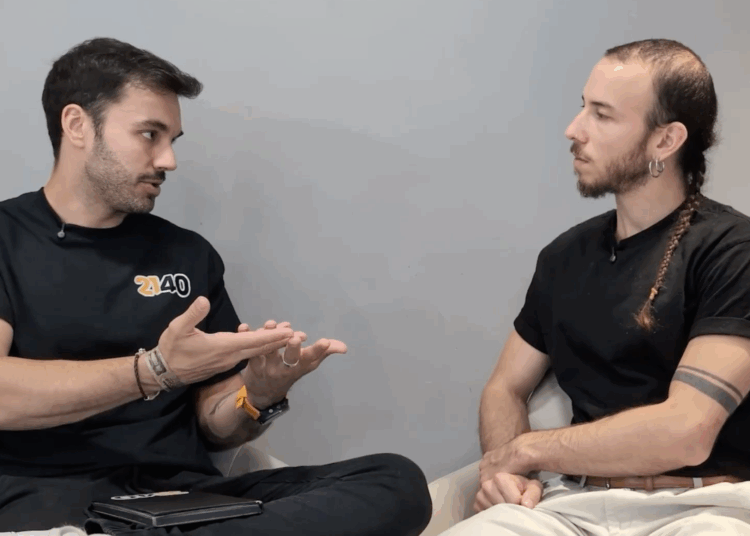 El desarrollador Sergi Delgado hablando con el periodista Iván Gómez de CriptoNoticias.