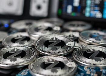 Monedas de Zcash dentro de una computadora.