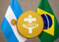 Banderas de Argentina y Brasil a los costados de un logo de USDT.