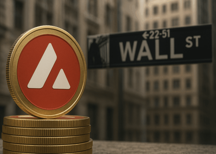 Una moneda dorada de Avalanche se observa en primer plano a la izquierda, al fondo hay un cartel que señala hacia Wall Street.