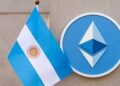 Bandera de Argentina junto al logo de Ethereum.