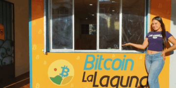 Foto del centro Bitcoin en La Laguna, El Salvador.