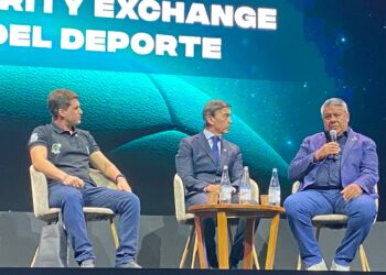 Foto de presentación de "Chiqui" Tapia en Devconnect.