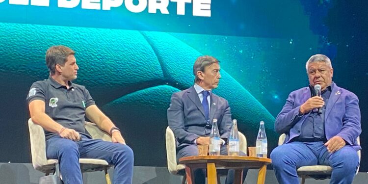 Foto de presentación de Chiqui Tapia en Devconnect.