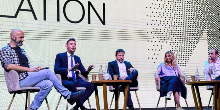 Foto en Devconnect de panel del Regulation Day.