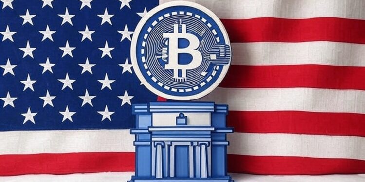 Bandera de los Estados Unidos detrás de dos logos: uno de bitcoin y uno genérico de una institución.