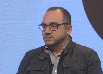 Aníbal Garrido, especialista de criptomonedas de Venezuela es entrevistado en un canal de televisión de Venezuela.