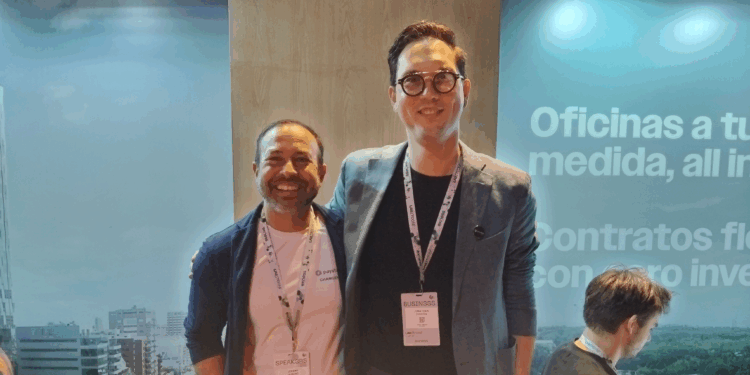 De izquierda a derecha, Jeremy Almond y Jonathan Chester.