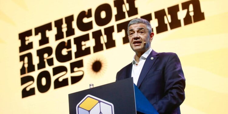 Foto de Jorge Macri en Devconnect.