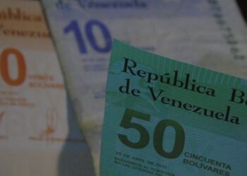 Fotografía de billetes del cono monetario vigente en Venezuela.