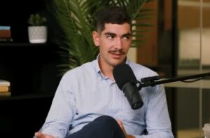 El analista Nic Carter participa en un podcast.