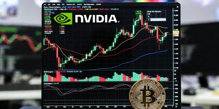 una moneda física de bitcoin dorada en primer plano sobre el teclado de una laptop. En la pantalla se muestra un gráfico bursátil con el logo oficial de NVIDIA.