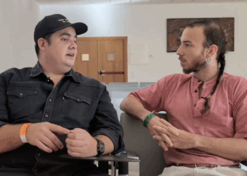 Iván Gómez de CriptoNoticias conversando con el inversionista Pobre Millennial.