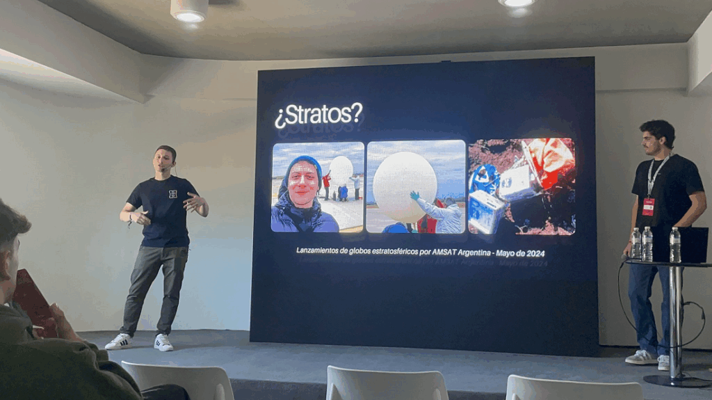 Panel en LABITCONF 2025 con la presencia de Hernán González.