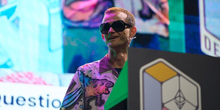 Vitalik Buterin se presenta en la Devconnect de Buenos Aires.