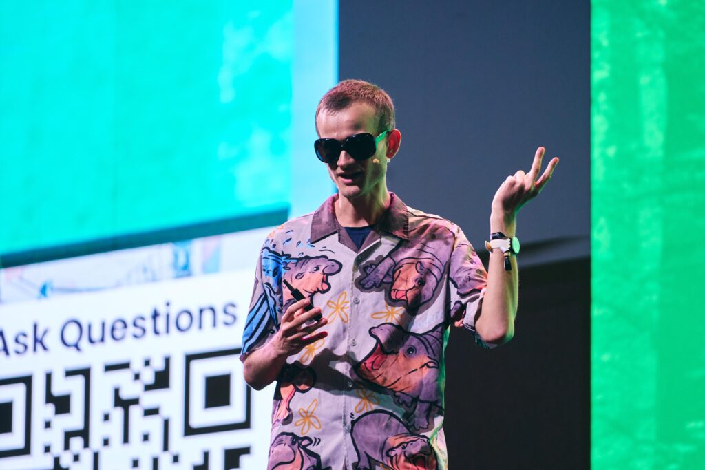 Vitalik Buterin da una presentación en la Devconnect Buenos Aires.