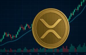 Una moneda física de XRP delante de gráficos de precios.