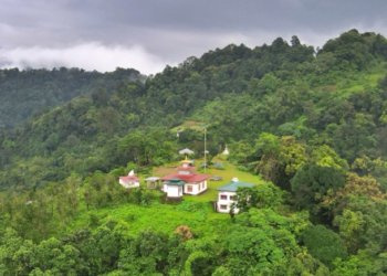 Una montaña con un templo muestra el lugar de Bután para desarrollar una Bitcoin City.