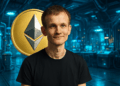 Vitalik Buterin junto a una moneda de Ethereum.