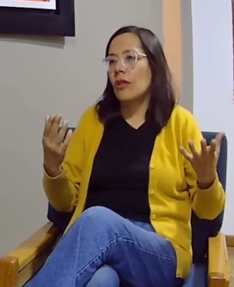 Medium shot photo of Cecilia Contreras