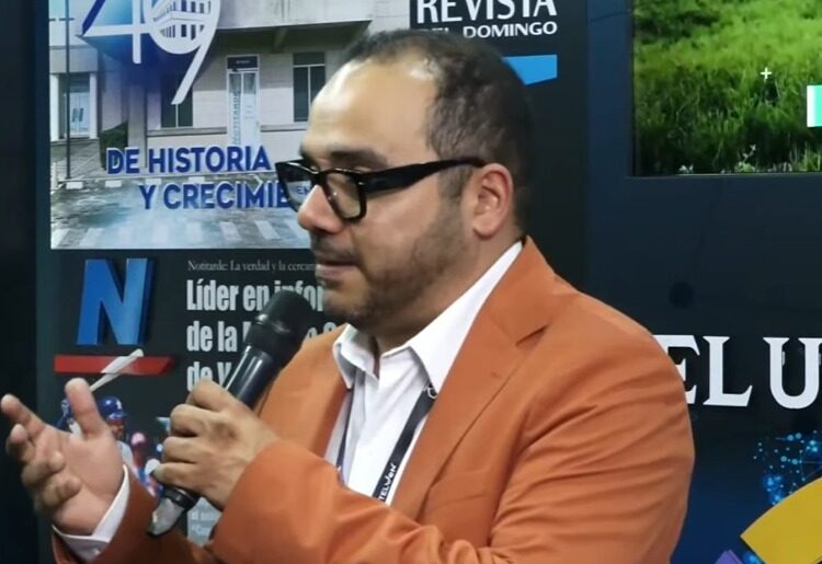 Anibal Garrido, especialista venezolano en criptomonedas, participa en una entrevista.