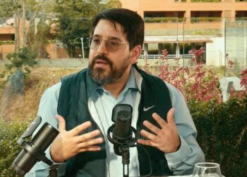 Asdrubal Oliveros, economista venezolano, en una entrevista.