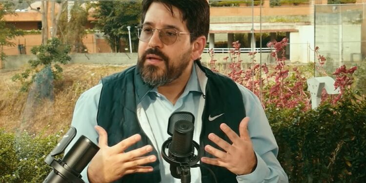 Asdrubal Oliveros, economista venezolano, en una entrevista.