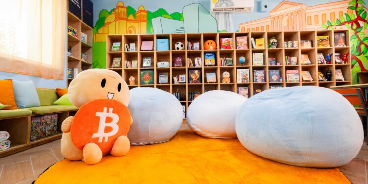 Foto de aula renovada en El Salvador bajo el programa The Classroom Project.