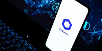 Un teléfono móvil que muestra el logo de la criptomoneda chainlink.
