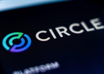 Pantalla de teléfono inteligente que refleja el logo de Circle.