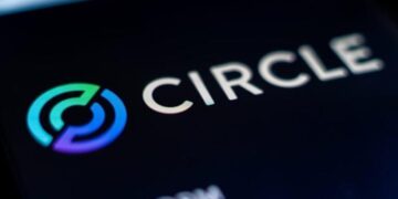 Pantalla de teléfono inteligente que refleja el logo de Circle.