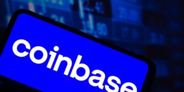 El logo de Coinbase en un teléfono móvil.