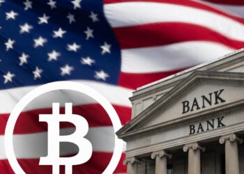 Bandera de los Estados Unidos junto a un banco y un logo de Bitcoin.