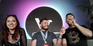 Nicolás Antiporovich, de CriptoNoticias, entrevista a Lorena Ortiz y BTCAndrés.