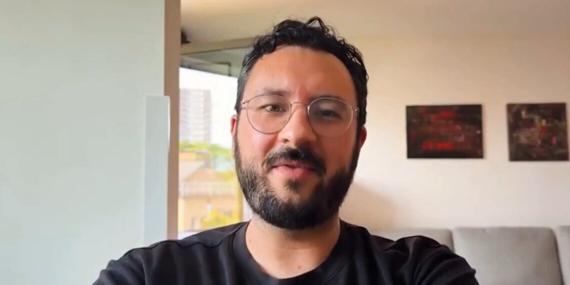 Fernando Nikolic, especialista en bitcoin, participa en una entrevista.