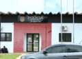 Parte delantera de una estaciรณn de policรญa.