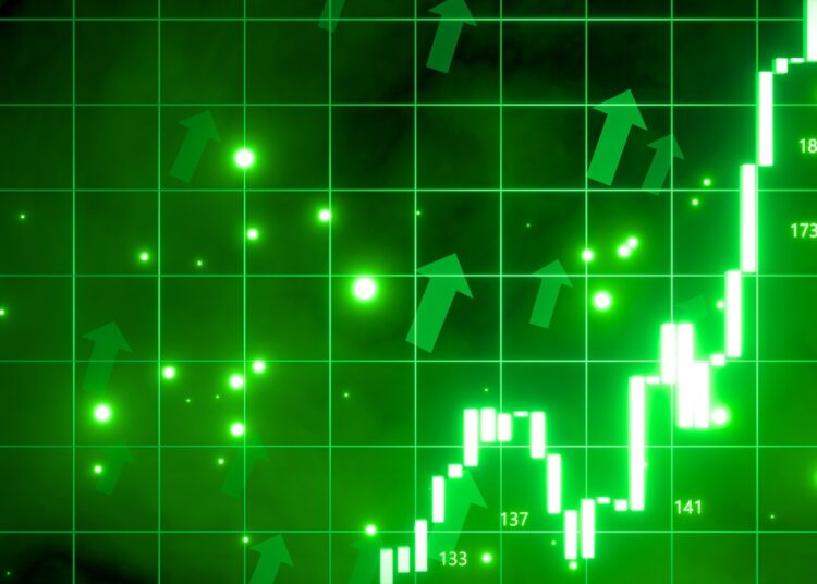 Gráfico de velas y flechas verdes.