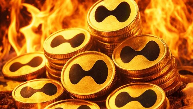 Monedas fรญsicas con el logo de hyperliquid rodeadas de fuego.