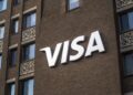 Edificio con el logo de Visa.