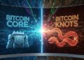 Una pantalla dividida entre Bitcoin Core y Knots