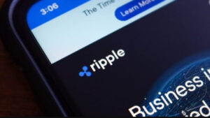 Teléfono inteligente que muestra el logo de la empresa Ripple.